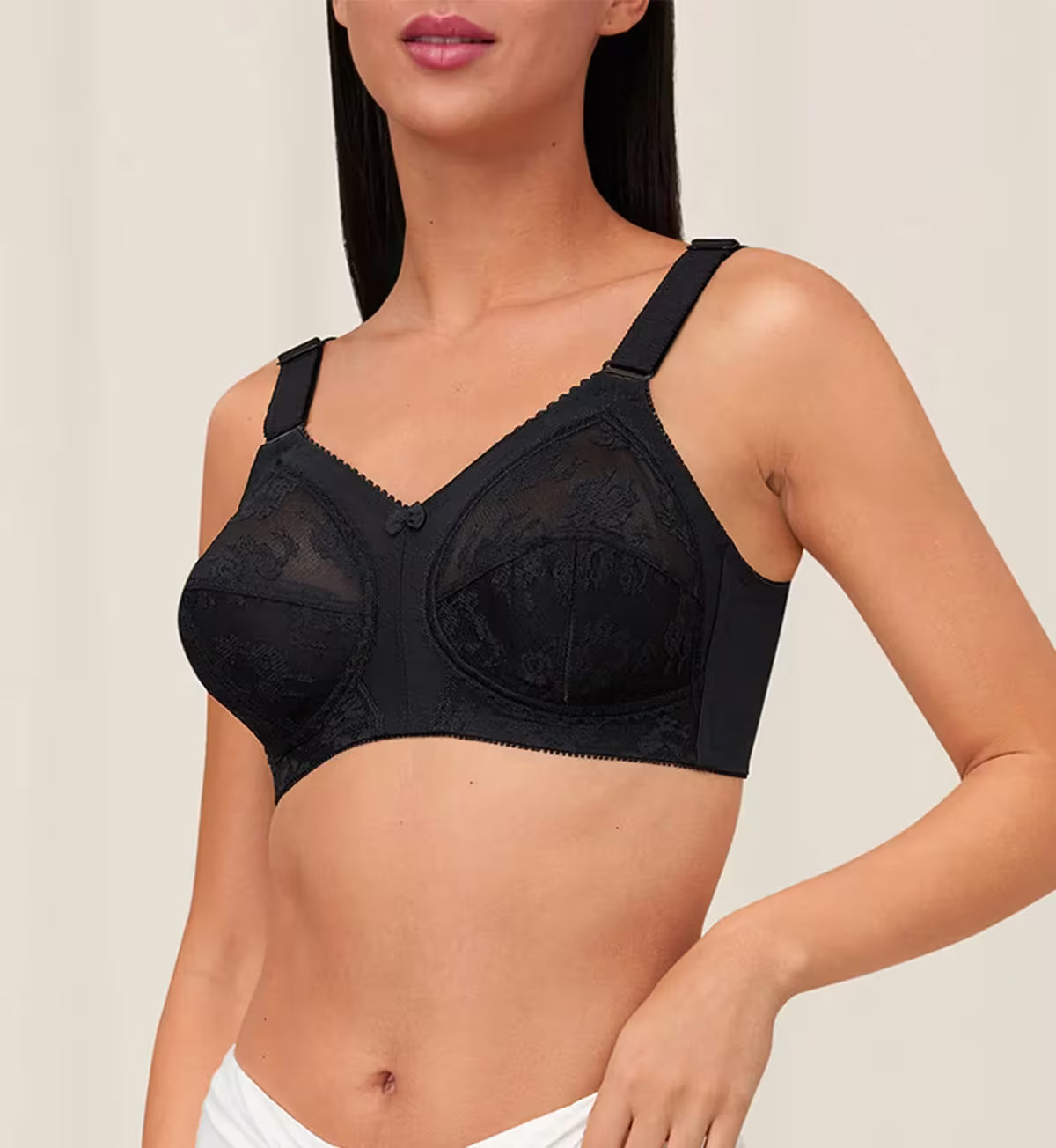 Black Color Triumph Doreen Famous Bra