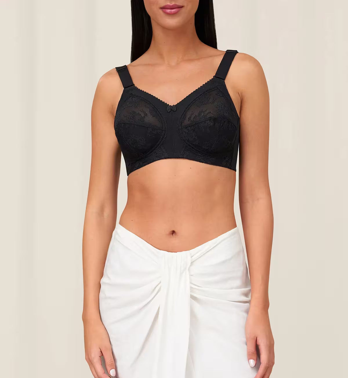 Black Color Triumph Doreen Famous Bra